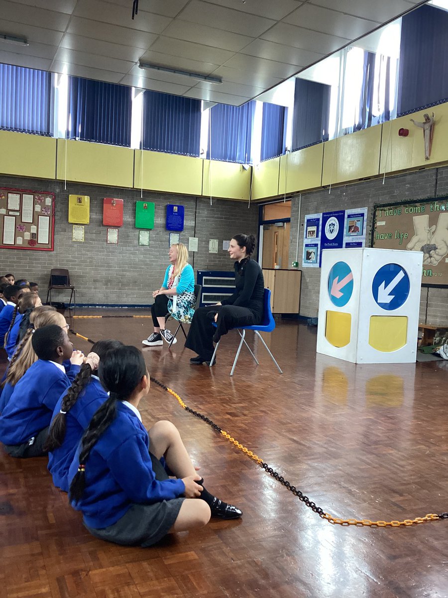 Y5Hazel2025's tweet photo. A huge thank you to @whisperedtales1 for coming in and presenting their Refugee narrative and discussing why it is important to welcome and help those in need. @StAnnesLiv https://t.co/vqhnI4wifT
