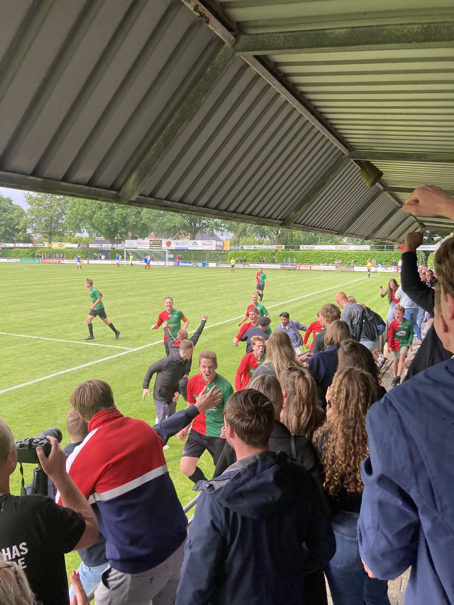 Nacompetitie om een plek in de 4e klasse .
Diever/wapse - weiteveense boys op het terrein van vv noordseschut .