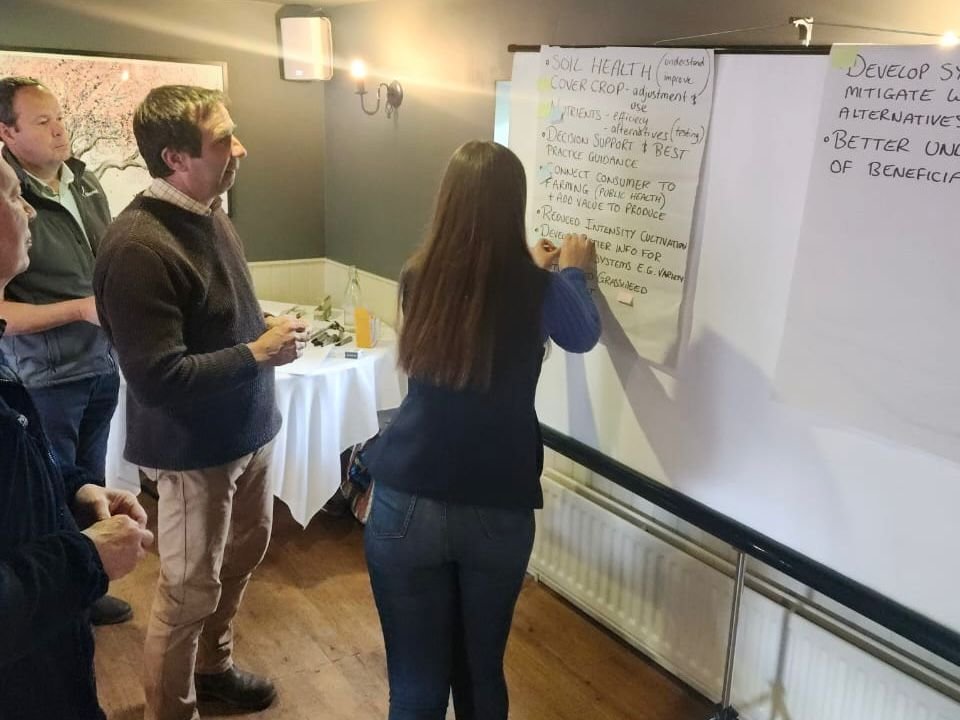 🟣 Aapresid Internacional en Inglaterra | Jornadas de intercambio de conocimientos y colaboración

Entre debates y talleres prácticos junto a <a href="/RoyalAgUni/">Royal Agricultural University</a> , Farm 491, <a href="/ARGinUK/">Argentina in UK</a> y NIAB, seguimos compartiendo nuestra metodología de innovación en red, acercando a más productores