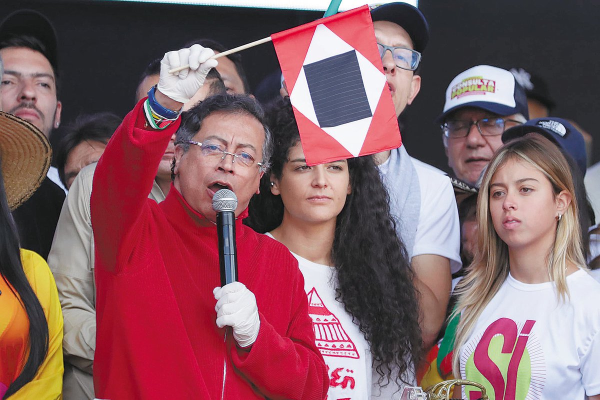 <a href="/andreapetro91/">Andrea Petro</a> Pues dígaselo al bandido que tiene como papá, quien fue el que inició este polvorín con su proclama terrorista de "Libertad o Muerte" a los opositores de sus tropelias, empuñando un arma en plaza pública el 1 de Mayo, cretina.

Ahora sí están asustados porque Colombia los repudia