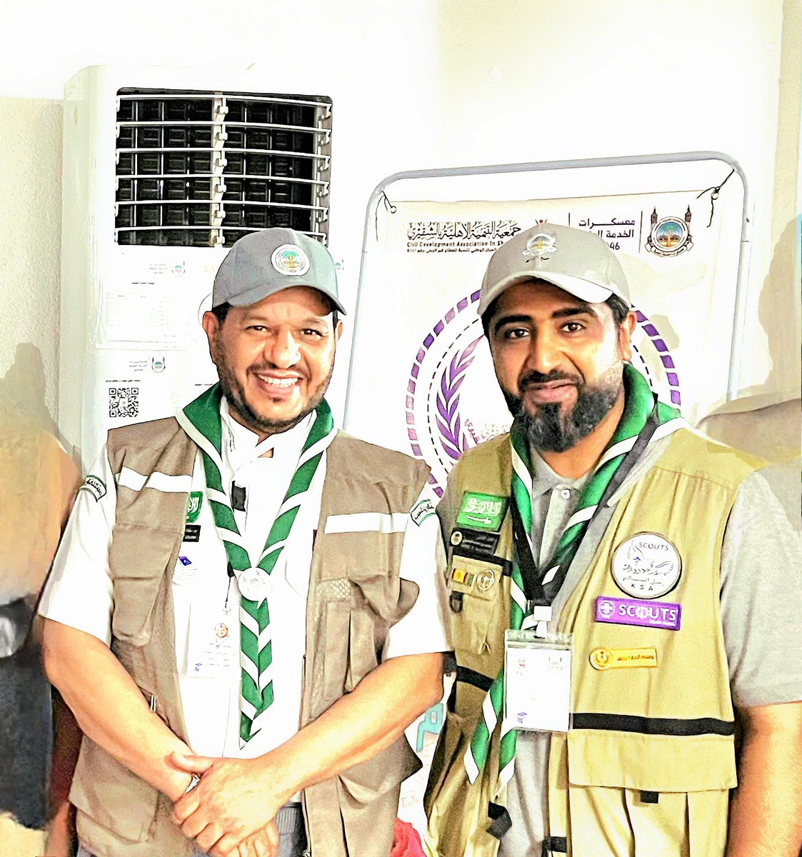 خلال خدمتي في أحد #معسكرات_الخدمة_العامة كان لي شرف مقابلة مشرف عام النشاط الطلابي بوزارة التعليم د.خالد العبدالسلام الذي كان لكلماته وتوجيهاته بالغ الأثر في زيادة الدافعية ورفع المعنوية من أجل #خدمة_ضيوف_الرحمن 
#حج_1446هـ 
#نجاح_موسم_الحج_1446