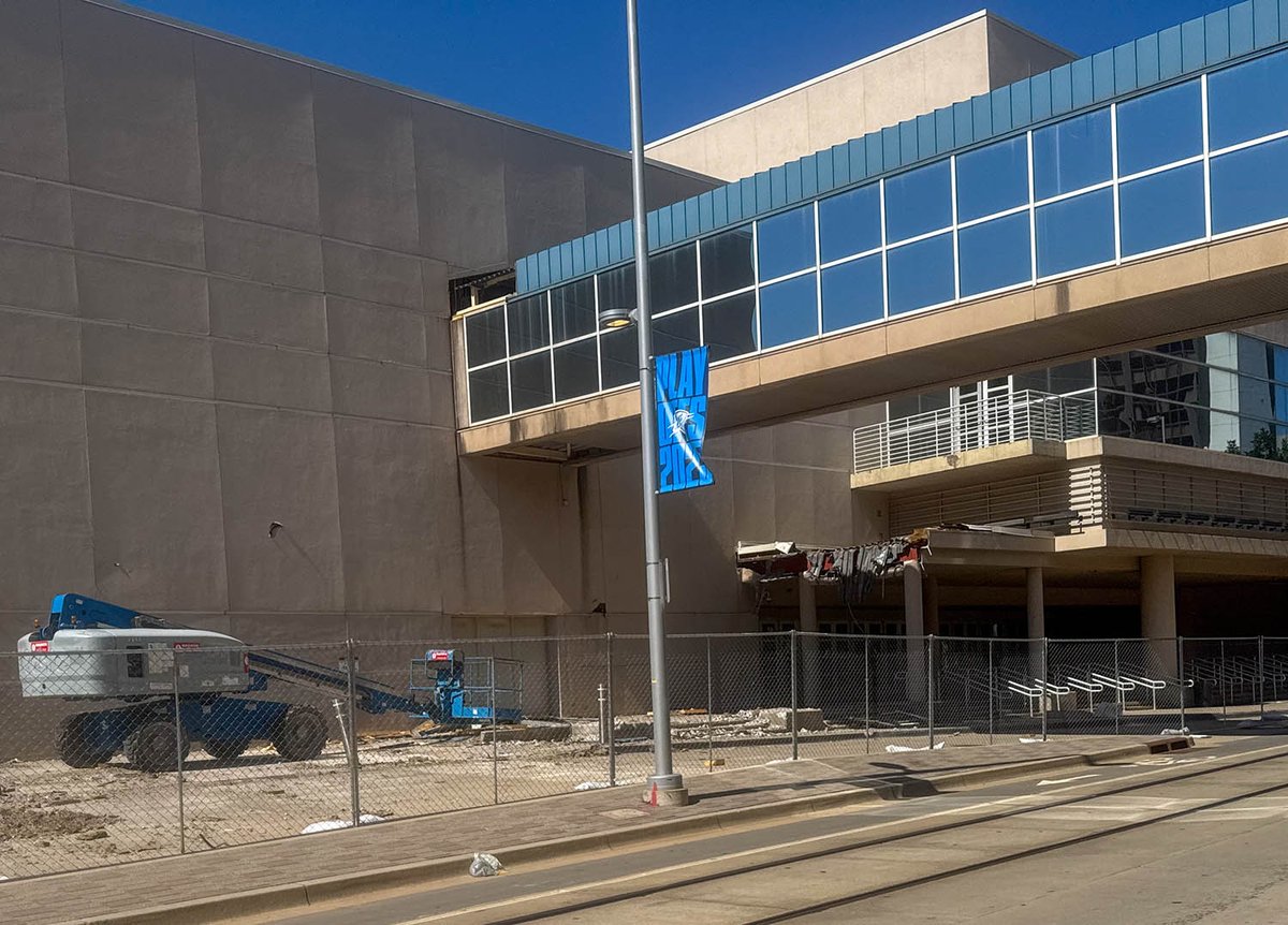 OKCTalk's tweet image. Crews have started to demolish the north wall of the former Myriad/Cox Center and dismantle a 145-foot-long glass and steel pedestrian skybridge.
The new Thunder arena will be built on this site starting early next year. First renderings should be revealed next month.