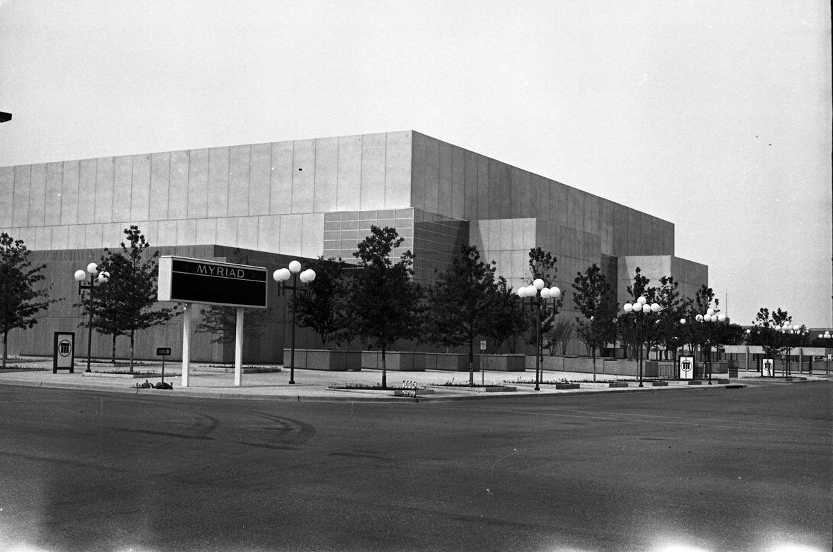 OKCTalk's tweet image. Crews have started to demolish the north wall of the former Myriad/Cox Center and dismantle a 145-foot-long glass and steel pedestrian skybridge.
The new Thunder arena will be built on this site starting early next year. First renderings should be revealed next month.