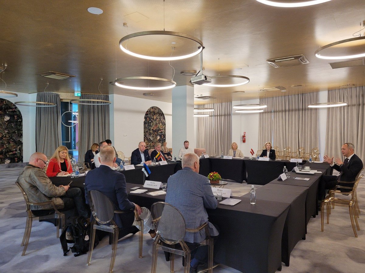 Ar 🇱🇹 🇪🇪parlamentu Ārlietu komisiju priekšsēdētājiem pieņēmām kopīgu paziņojumu, kurā paužam:
✅atbalstu Ukrainas ceļam uz pilntiesīgu dalību #ES līdz 01.01.2030.
✅atbalstu Ukrainas virzībai uz dalību #NATO, 
✅apņemamies veicināt Ukrainas pievienošanos #JEF. 🇱🇻🇱🇹🇪🇪🇺🇦