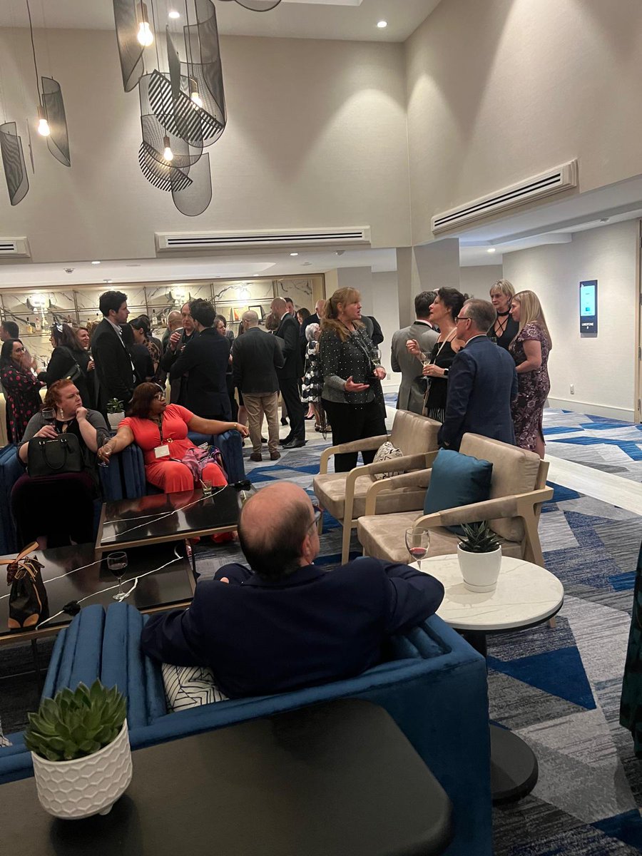 Parmi les moments fort de la soirée de clôture : le cocktail qui a précédé le gala et qui a été animé par des élèves de l’École secondaire publique Mille-Îles. 

Un événement commandité par notre généreux partenaire Borden Ladner Gervais LLP.

#Congres2025 #MomentsForts #Ajefo