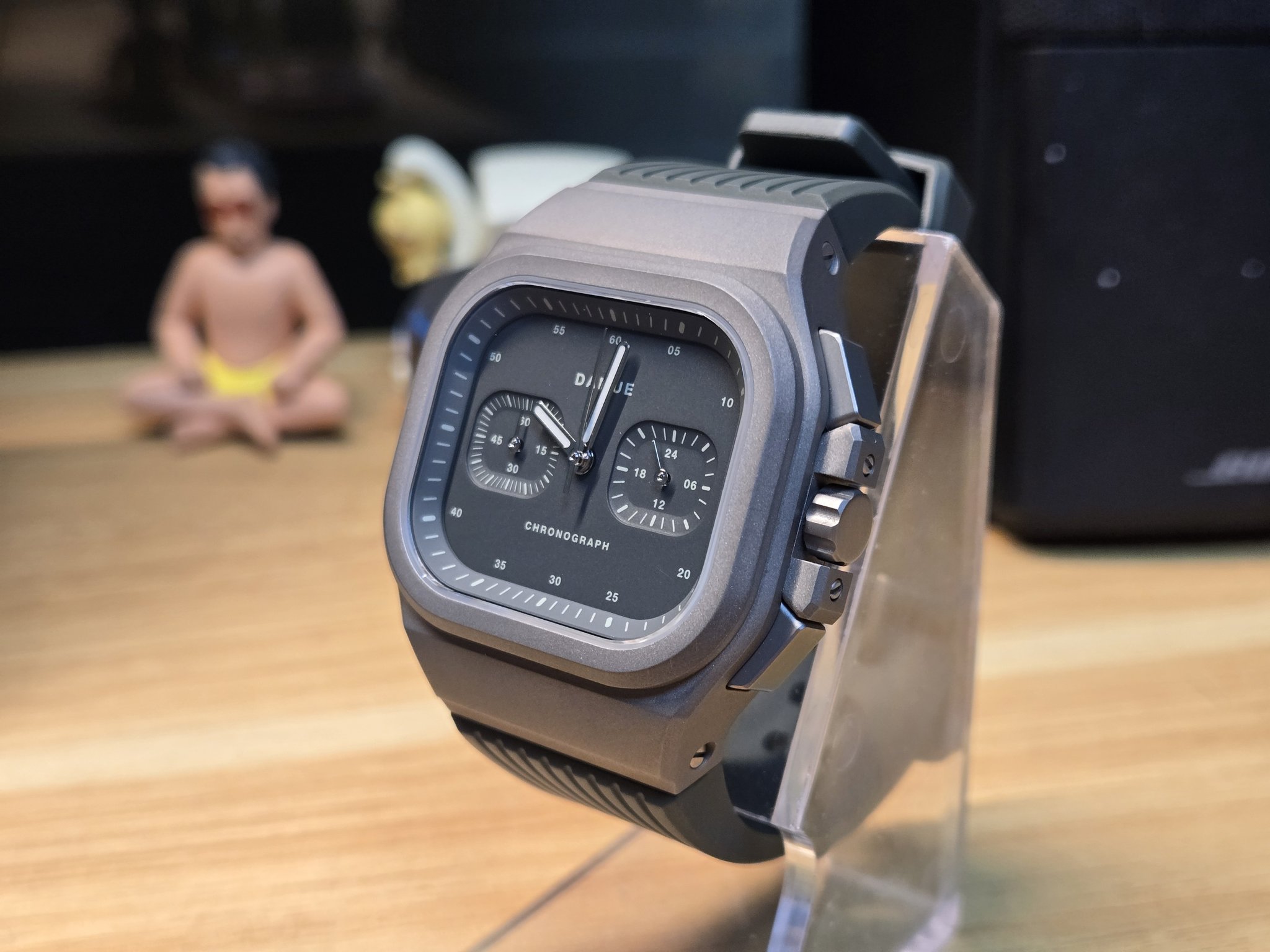 DAMUE | 【5/30(金)販売開始】 「D56 Chronograph」に、チタン