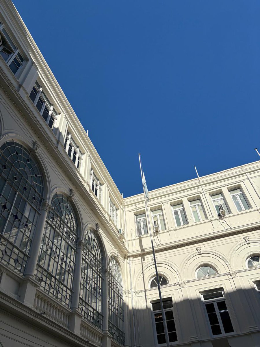 ceceuba's tweet photo. LUNES en la Facultad más linda de todas🧡. Buen inicio de semana!!!! https://t.co/Xo6PKDwNrH
