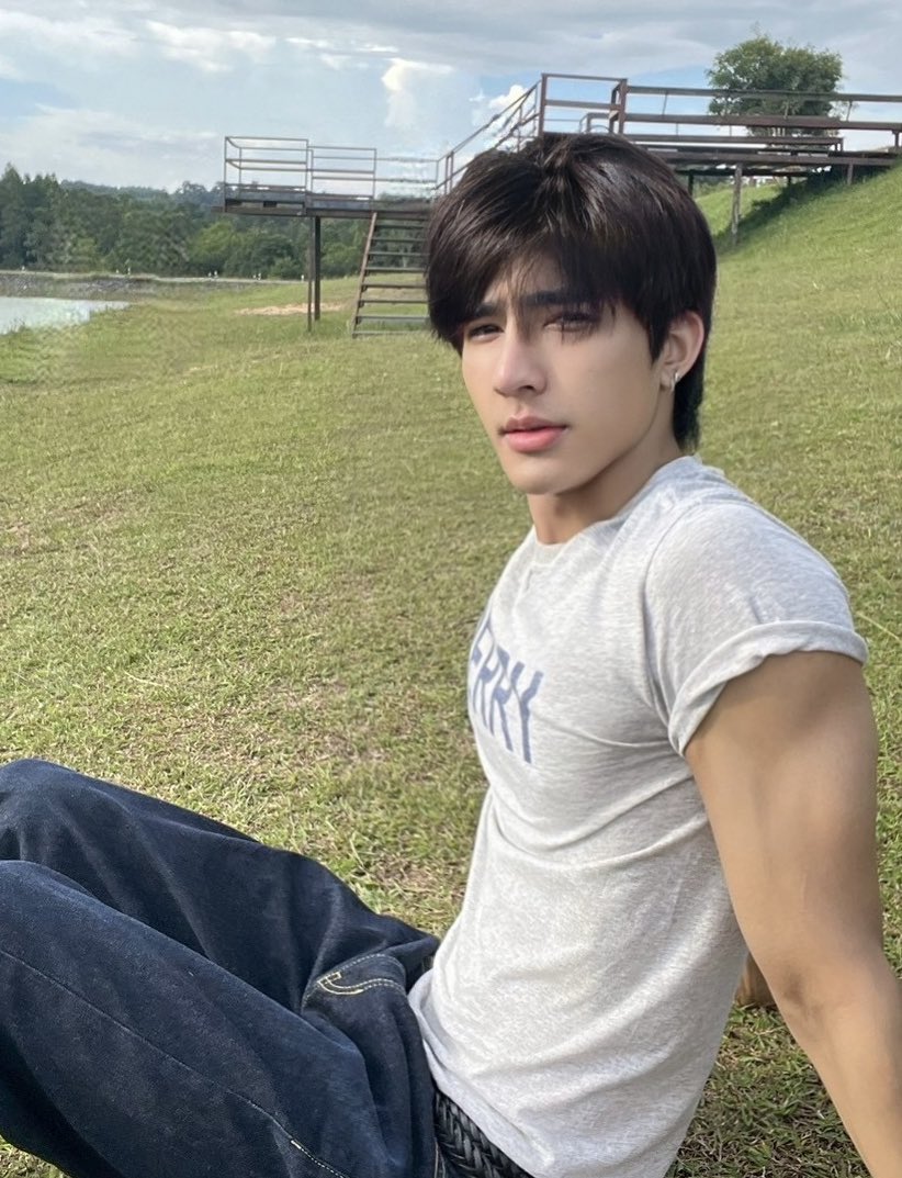 Earth Pirapat 🌏 tweet media