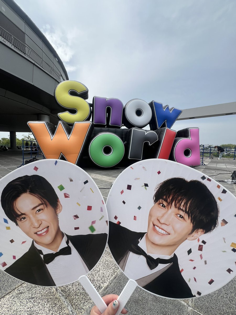 maymay_0406's tweet photo. 新千歳着いた！
Snow Manと過ごした日産スタジアム最高に幸せだった🫶💙
日産は本当に広かった！！
ライブでしか見せない翔太くんのゲロ甘な優しい顔が大好き🥹🥹💙 https://t.co/OMqyb1LcuR