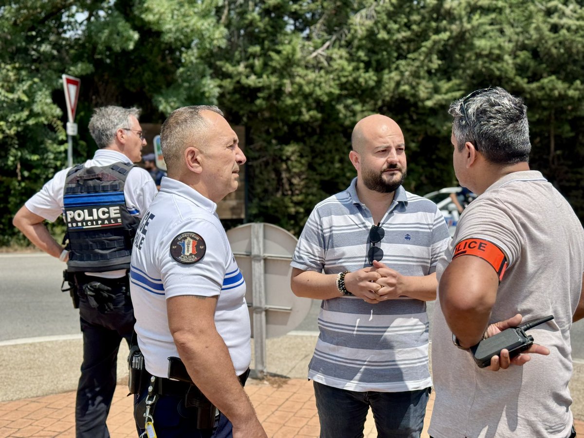 david_rachline's tweet photo. 🚨 Tentative d’installation illégale des gens du voyage à Saint-Aygulf : fermeté et respect de la loi

Je me suis rendu en urgence à Saint-Aygulf, face à l’arrivée de 250 caravanes de gens du voyage venues tenter de s’installer illégalement sur un terrain privé situé en zone naturelle protégée des étangs de Villepey et un autre à proximité par effraction.

👉 La Police municipale déployée en nombre a bloqué tous les accès menant à ce terrain, aménageant une voie pour les secours
👉 Je suis en contact permanent avec la Police Nationale arrivée aussi sur place, avec le médiateur départemental et j’ai échangé directement avec la Sous-Préfète du Var

✅ Objectif clair : empêcher toute installation illégale et faire respecter la loi.