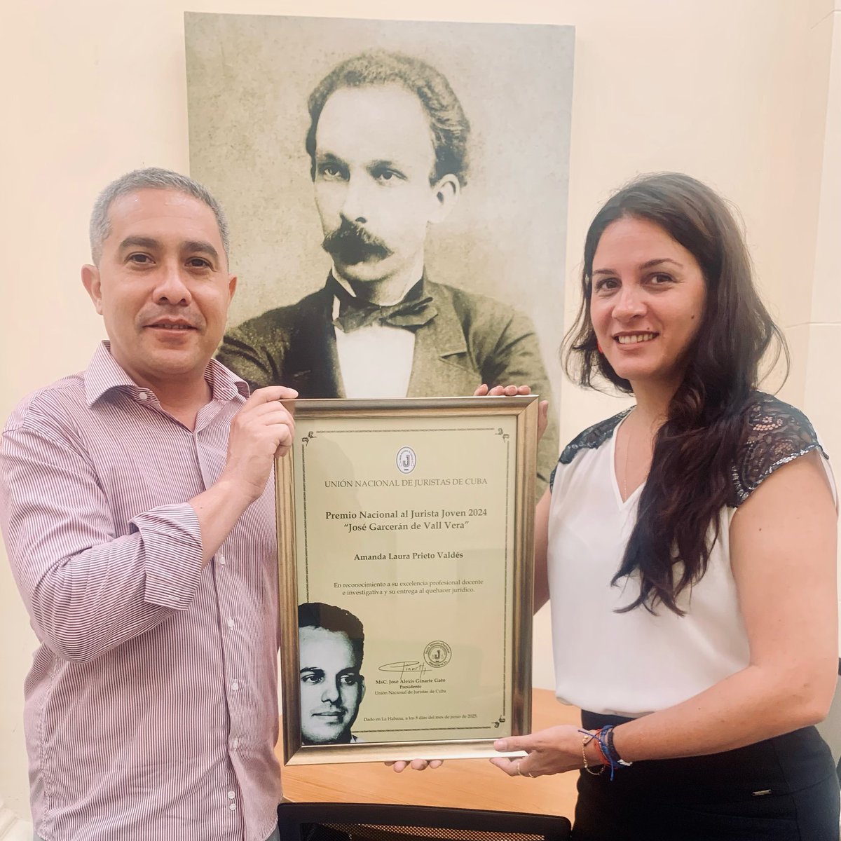 Facultad de Derecho, UH (@derechouh) on Twitter photo Atención a la Familia LEX 💙⚖️
La <a href="/UNJCuba/">Unión Nacional de Juristas de Cuba</a> otorgó, este sábado 8 de junio, el Premio Nacional al Jurista Joven “José Garcerán y Vall”, correspondiente al año 2024 a la DraC. Amanda Laura Prieto Valdés, profesora titular y vicedecana de nuestra Facultad.
<a href="/UdeLaHabana/">Universidad de La Habana</a> <a href="/LexFeu/">FEU-LEX</a> Atención a la Familia LEX 💙⚖️
La <a href="/UNJCuba/">Unión Nacional de Juristas de Cuba</a> otorgó, este sábado 8 de junio, el Premio Nacional al Jurista Joven “José Garcerán y Vall”, correspondiente al año 2024 a la DraC. Amanda Laura Prieto Valdés, profesora titular y vicedecana de nuestra Facultad.
<a href="/UdeLaHabana/">Universidad de La Habana</a> <a href="/LexFeu/">FEU-LEX</a>