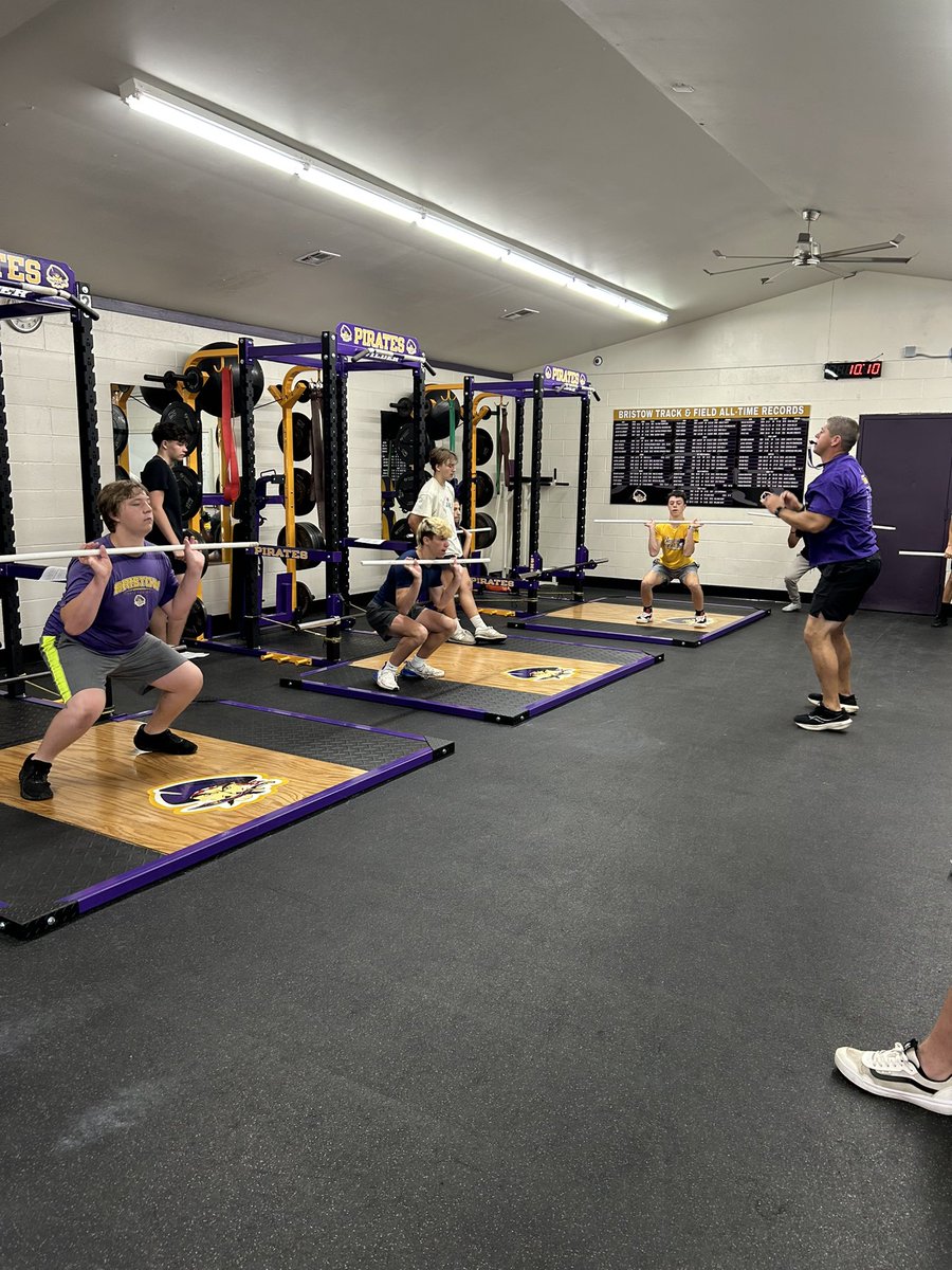 Full weight rooms and squat iso holds to start summer pride! 🏴‍☠️ 

#LEADtheway #ToilandRaid