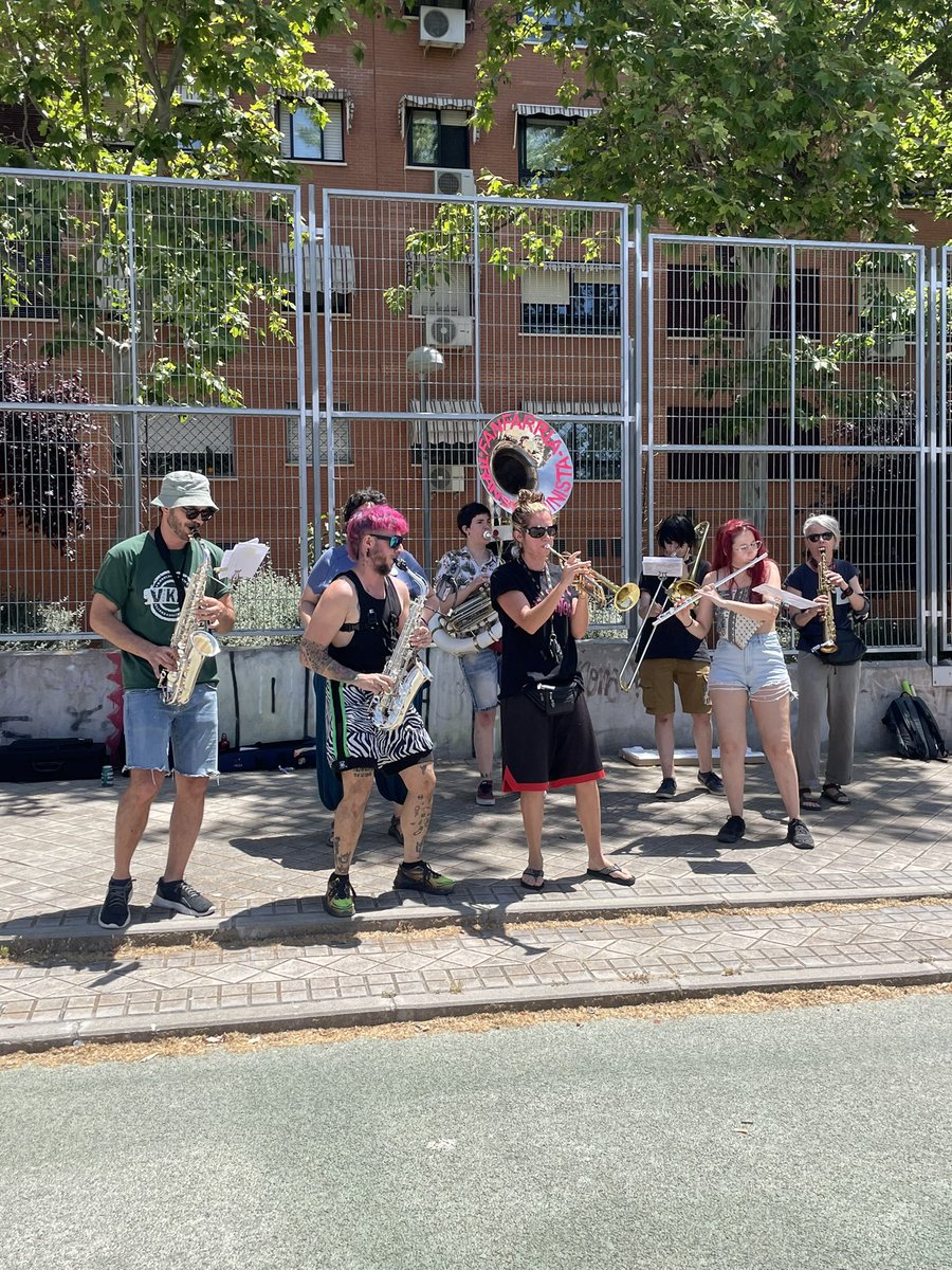 PuertoVK's tweet image. 🩵 El sábado vivimos una jornada preciosa reivindicando un deporte seguro, diverso, combativo y de barrio en Hermanos Trueba.

➡️ Muchas gracias a todes por la participación y el apoyo, y un agradecimiento especial a Fanfarria Transfeminista  por ese cierre tan increíble

#PVK