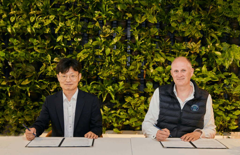 OE_greenmarine's tweet photo. ZeroNorth, Avikus join efforts to merge autonomous navigation with voyage optimization
https://t.co/kwz5SA46ZJ
#maritime #autonomous #autonomousshipping #voyageoptimization #AI https://t.co/rHRd7Ob2wX