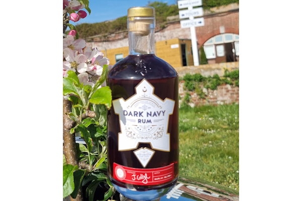 Portsmouth Distillery Launches Limited-Edition Dark Navy Rum foodnewz.wordpress.com/2025/06/09/por…