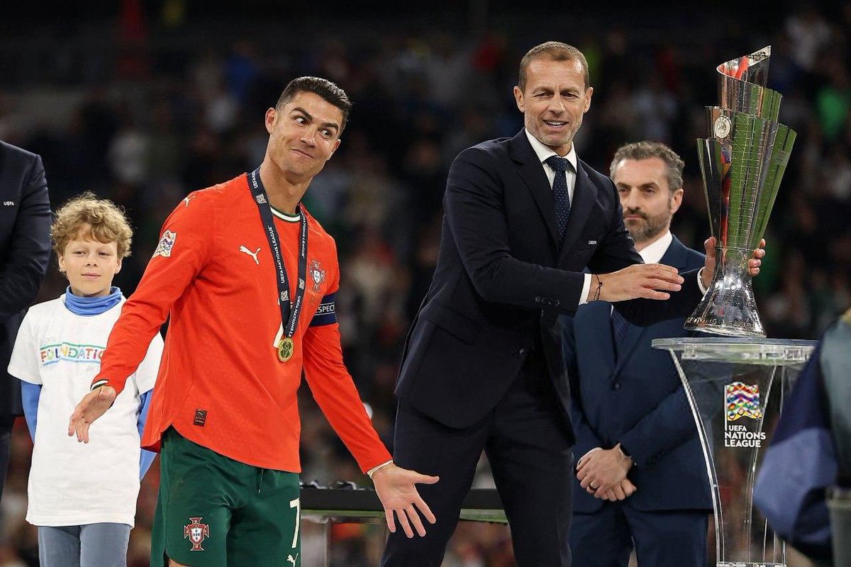 iMzMzi's tweet photo. @rioferdy5 Do you expect Cristiano to win the World Cup in America 2026
#askRio https://t.co/IVS6OfeVF5