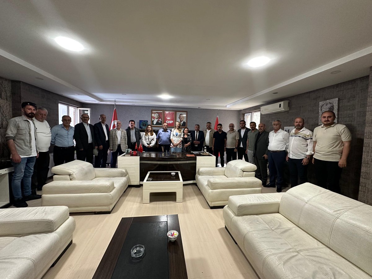 bedirhanogluvan's tweet photo. CHP Van İl Başkanlığı olarak, Kurban Bayramı vesilesiyle örgütümüzle bir araya gelerek bayramlaşma programımızda dostluk ve dayanışma dolu anlar yaşadık. Bayramın ruhuna yakışır bu güzel buluşmada, birlik ve beraberliğimizin sıcaklığını yürekten hissettik. Bir kez daha Kurban Bayramı’nızı en içten dileklerimizle kutluyoruz!