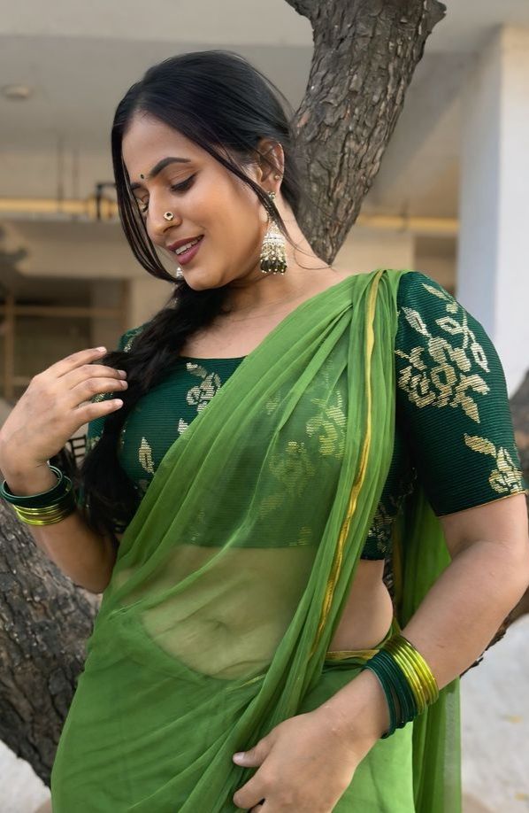 UrbanKingX89's tweet photo. तेरी बाहों में जो जादू है, वो मुझे खींचता है,
तेरे बिना ये दिल हर खुशी से दूर रहता है।
तेरे साथ हर लम्हा जश्न सा लगता है,
तेरे बिना ये जहां खाली सा लगता है।
#TeriBaahonMein #DilSePyar #RomanticFeels https://t.co/qDcONOvIEu