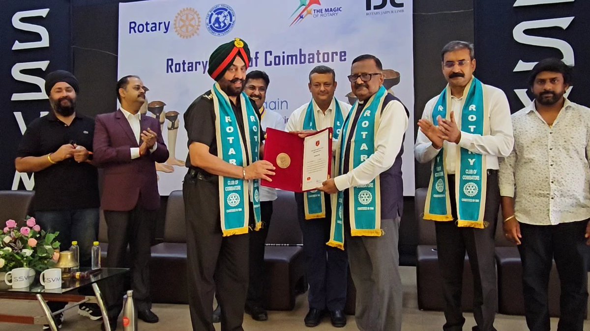 SWComd_IA's tweet photo. #WalkAgain
#LtGenManjinderSingh, #ArmyCommander #SaptaShaktiCommand and Colonel of The MADRAS Regiment presented artificial limbs to deserving persons under the project #WalkAgain organised by #TheRotaryClub.
He applauded the yeomen service of Rotary Club and other organisations responsible for this life changing endeavour.
He also felicitated the veteran achievers for their invaluable role in Nation Building.
#IndianArmy
#ADGPI
#SaptaShaktiCommand
#SouthernCommand
#RotaryClub
@adgpi
@westerncomd_IA
@NorthernComd_IA
@suryacommand
@IaSouthern
@artrac_ia
@easterncomd
@HQ_IDS_India
@DelhiArea_IA
@SpokespersonMoD