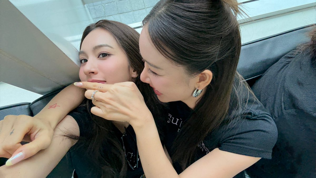 Enjoyyotdrr's tweet photo. นี่แหนะ!!! 😝 เขารักหนู เห็นไหมมมมม https://t.co/OEGkVyGlVc