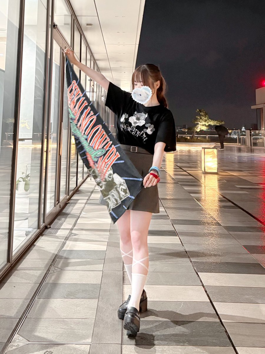 ofuton__nemui's tweet photo. グッズ買えてなくてしょんぼりだけど久しぶりにSEKAI NO OWARIを全身で浴びれて幸せでした https://t.co/mYhLgaYmhm