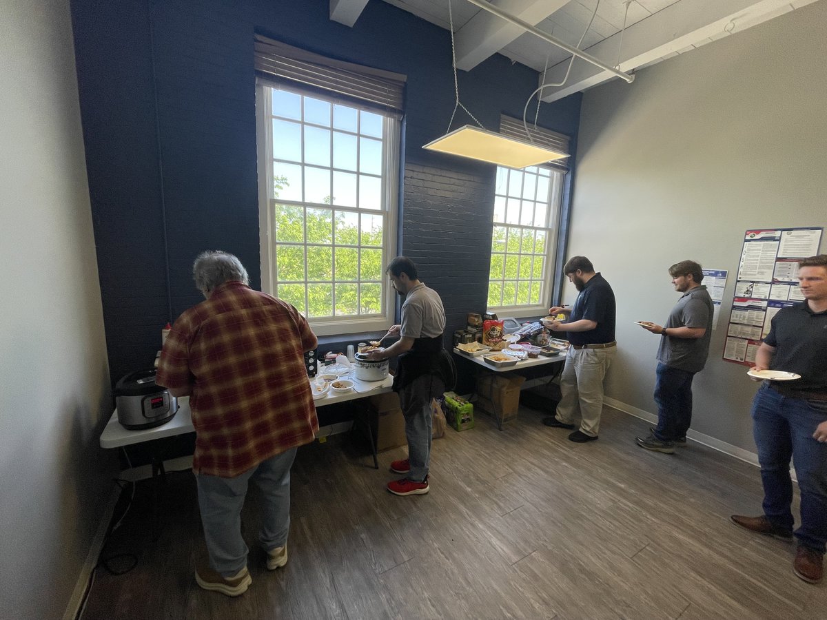 VSEngineering's tweet image. From casseroles to desserts, our Evansville crew brought their A-game to last week&apos;s lunch pitch-in! Our Evansville office shared a lunch over delicious homemade dishes. 🍔 🥗 🍕

#officelife #vsengineering #engineering