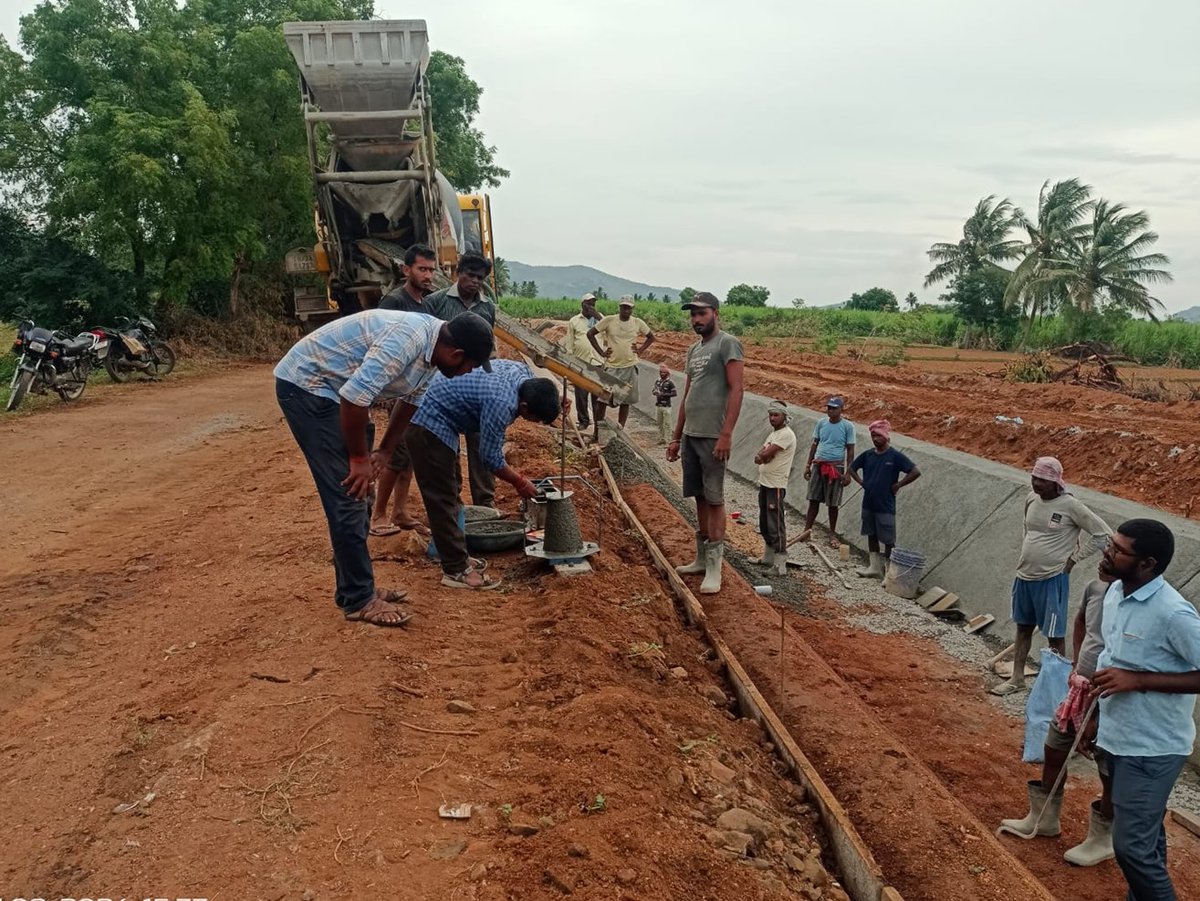 TNIAMProject's tweet image. Rehabilitation and Modernisation of  Distributory Canal LS 3/600 – WAPCOS JLE INSPECTION
Sub basin: Thurinjalar
Block: Tiruvannamalai
District: Tiruvannamalai
@Worldbank @WorldBankWater @WBPubs @WorldBankIndia @WBG_Climate @tamilnadu_wrd
#ArtificialRechargeWells
#FloodProtection…