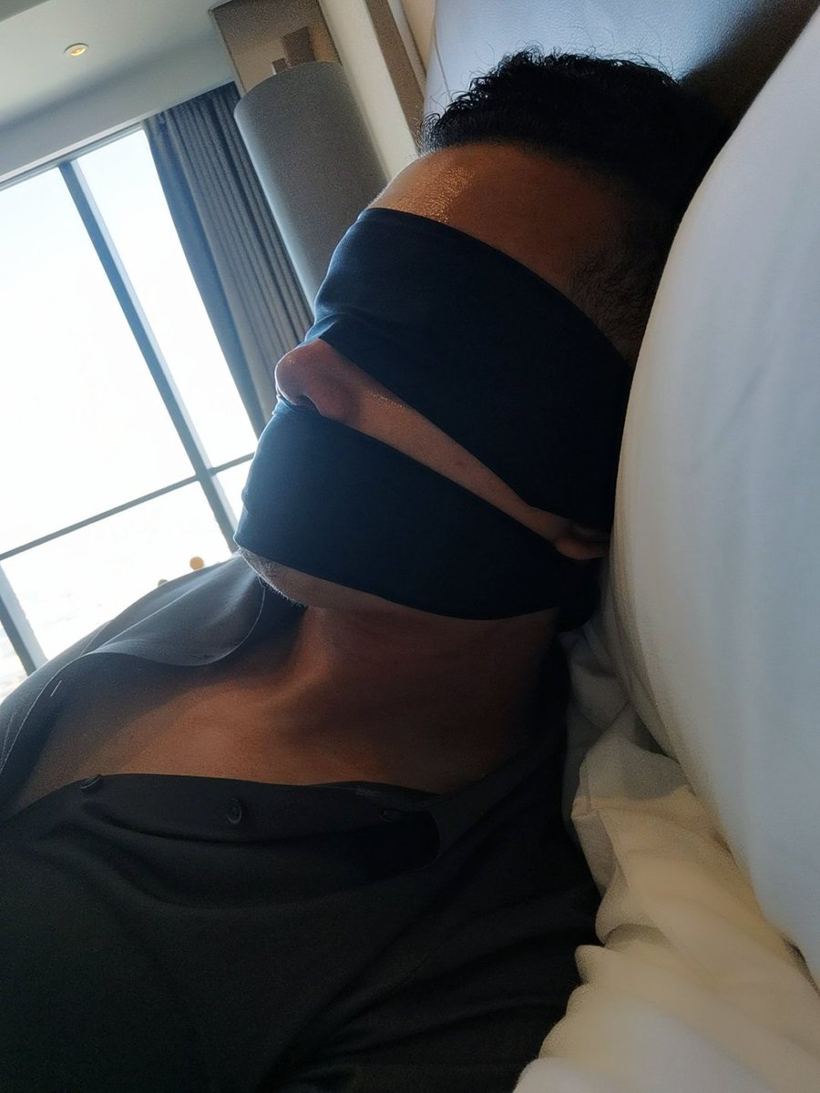 你悄悄地蒙上我的眼睛，让我闻闻你的🧦
