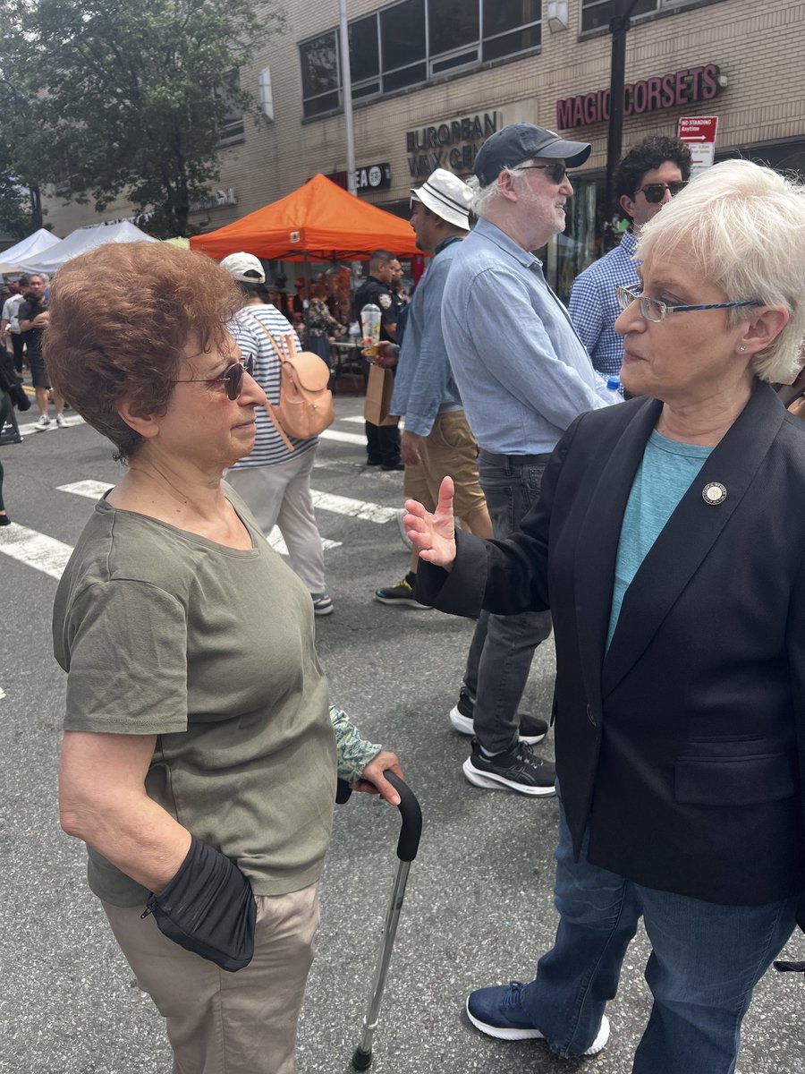 Lynn Schulman 舒曼琳 (@lynn4nyc) on Twitter photo It was a busy weekend in #District29, from a street co-naming for Qns iconic Alfie's Pizzeria (in business over 50 yrs), to visiting the Sikh Cultural Society with <a href="/MarkLevineNYC/">Mark D. Levine</a>, to greeting constituents at the Austin Street Fair. Thx to all who made these events a success. It was a busy weekend in #District29, from a street co-naming for Qns iconic Alfie's Pizzeria (in business over 50 yrs), to visiting the Sikh Cultural Society with <a href="/MarkLevineNYC/">Mark D. Levine</a>, to greeting constituents at the Austin Street Fair. Thx to all who made these events a success.