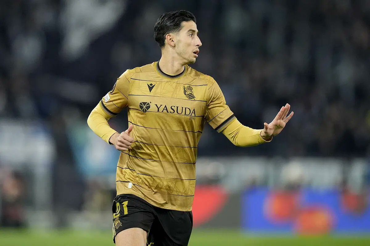 Contrairement à ce qui a pu être dit ici ou là :
- Les dirigeants ne discutent pas avec Marcus Rashford 
- La présence des agents de Leroy Sané à Marseille n'est pas liée à l'OM
- Nayef Aguerd n'est pas proche de signer : il y a des discussions mais rien de très avancé

#TeamOM