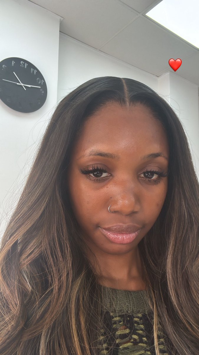 bare face 🤷🏾‍♀️