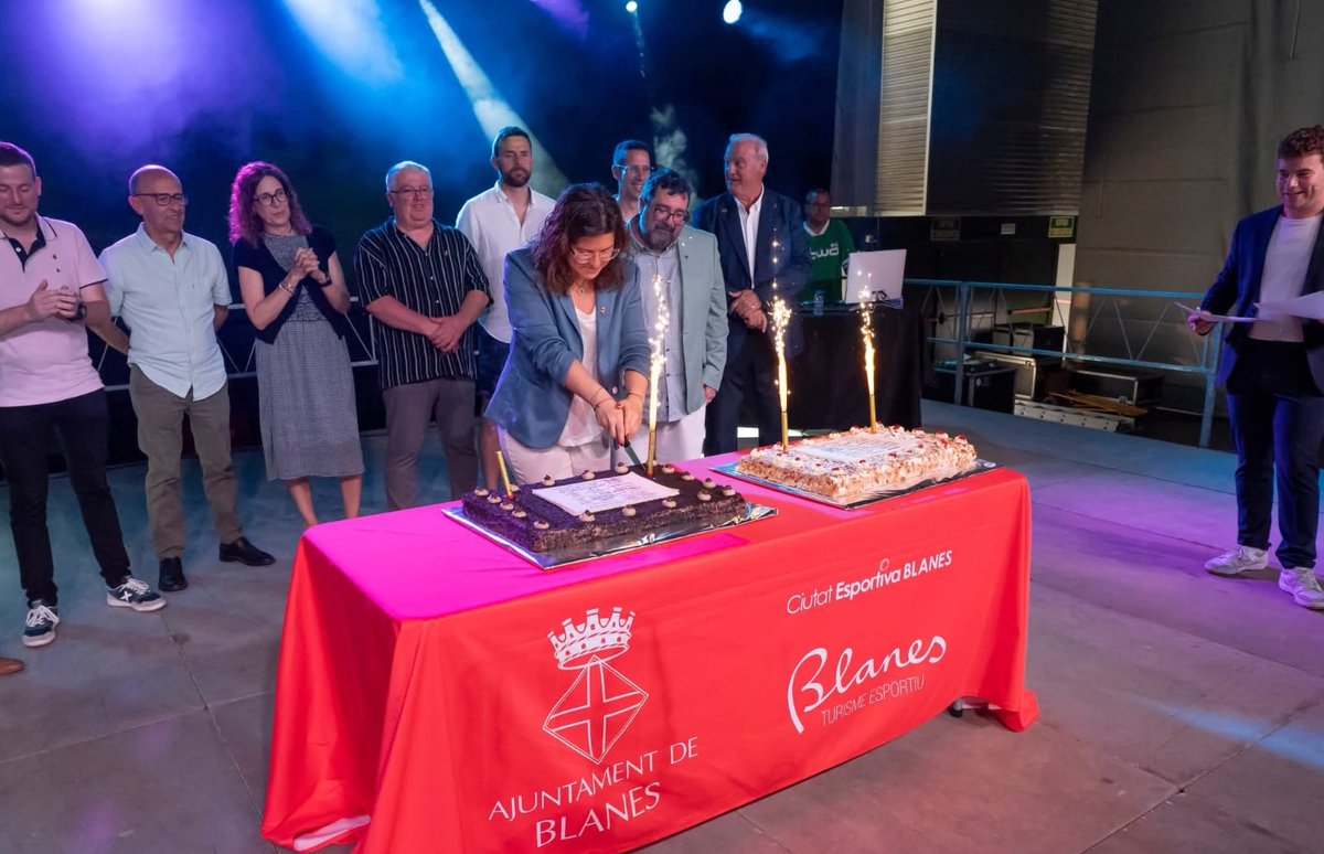 juntsperblanes's tweet photo. 🏅"La Nit de l'esport és una nit de reconeixement a la trajectòria esportiva i, per tant, em correspon felicitar-vos pels èxits. Però més enllà dels èxits vull felicitar-vos pel compromís, la perseverença, el temps i la dedicació que poseu a fer crèixer l'esport blanenc." https://t.co/0JJnEXk5rg