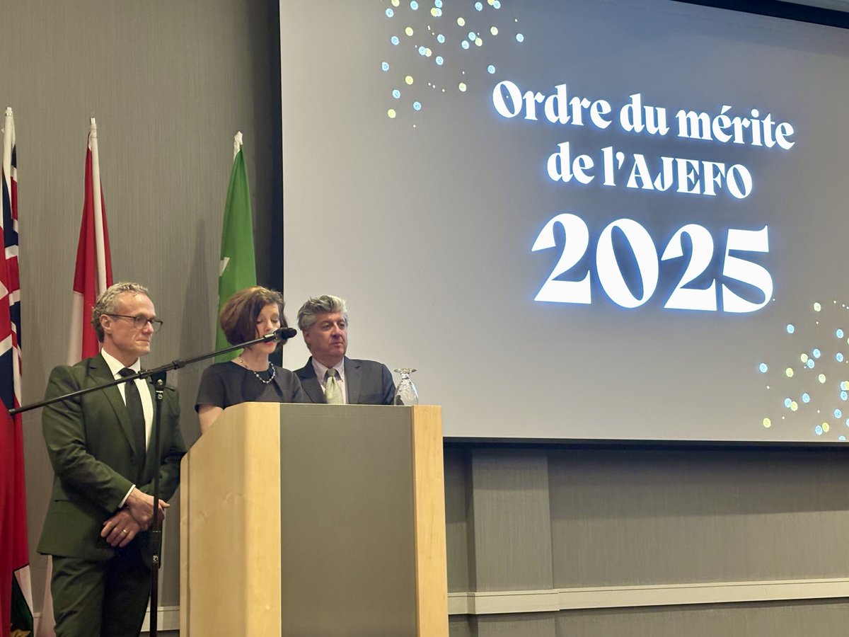 Lors de la même soirée, l’AJEFO a eu le plaisir de remettre au professeur Yan Campagnolo  l’Ordre du mérite 2025.

➡ Lisez le communiqué complet ici : ajefo.ca/ordre-du-merit…

#AJEFO #OrdreduMérite #Congrès2025 #onfr #Profressionjuridique