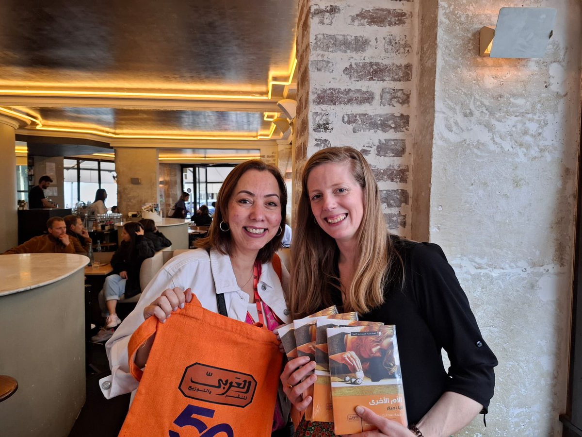 Ranya Bakr (left) is the publisher of Al-Arabi, based in Cairo since 50 years ago, and she took some copies of the Arabic translation from Catalan of LES ALTRES MARES (THE OTHER MOTHERS) by Laia Aguilar to Carla Briner (right), when they met in Paris during the Paris Book Fair.