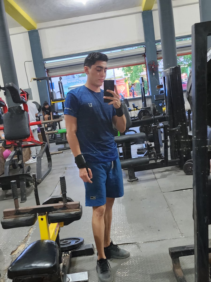 UrielMenmx's tweet photo. En el gym// En los baños😏😈

Rt y hacemos el cardio juntos😈

Quieres ser mi putita?🍆 https://t.co/bpJ9rJcjQj