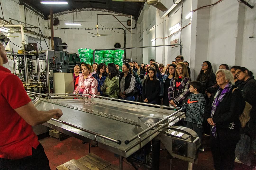 CulturaAsu's tweet image. Parte de lo vivido en el recorrido por las instalaciones en CAPASA – Edición Nocturna🌙
Los participantes recorrieron y admiraron la riqueza histórica y arquitectónica de este icónico espacio en una noche llena de historia y tradición.

#CAPASA  #Historia #Arquitectura