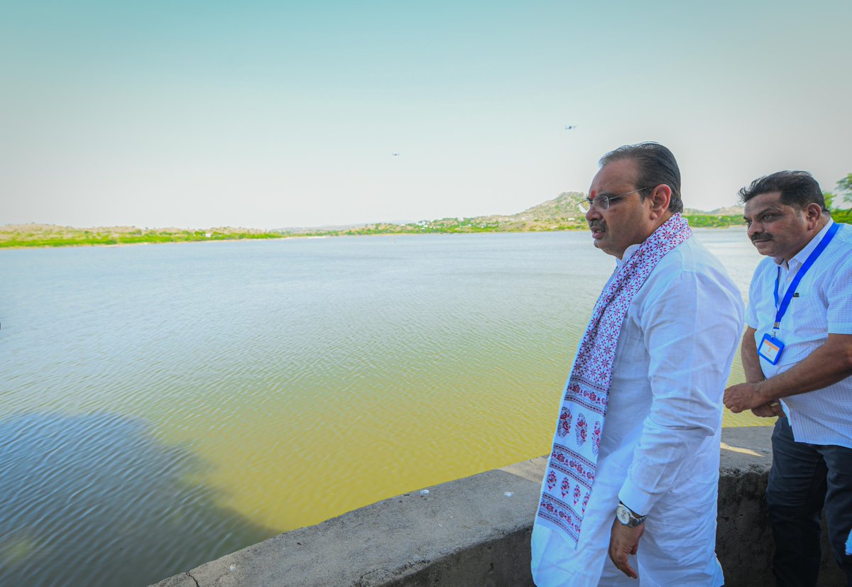 आज 'वंदे गंगा' जल संरक्षण जन अभियान के तहत जवाजा तालाब की पाल पर विधिवत पूजा-अर्चना कर अभियान की सफलता और प्रदेशवासियों के कल्याण के लिए प्रार्थना की और इस अवसर पर "सिंदूर" का पौधा भी लगाया।

प्रदेश सरकार 'वंदे गंगा' जल संरक्षण जन अभियान के माध्यम से पारंपरिक जल स्रोतों के