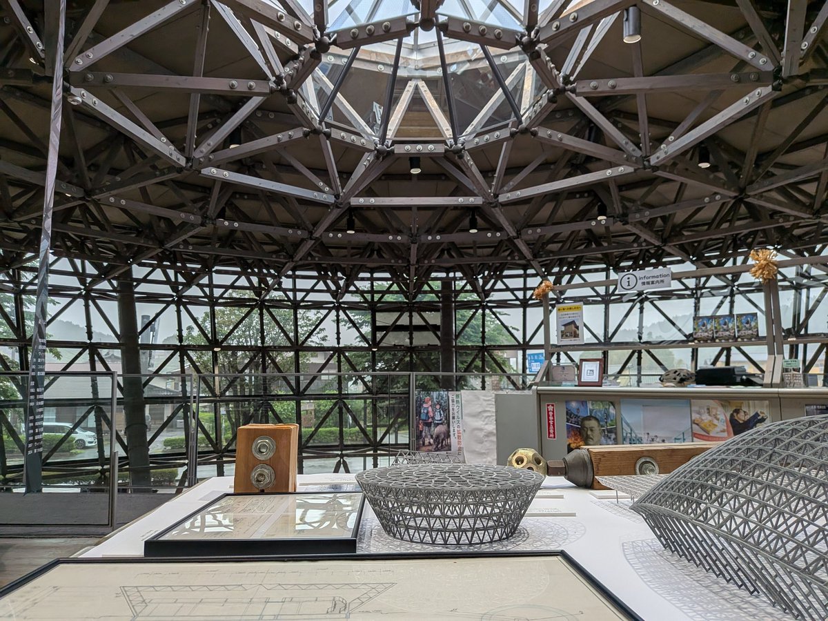 【拡散希望！】開催中の「葉祥栄再訪 小国展」 にあわせて、6/28に葉祥栄氏講話を開催します。なんと、スペシャルゲストに、一連の小国町計画の仕掛け人である元小国町長の宮崎暢俊氏さんが参加！展覧会も大好評開催中です。ぜひ、小国にお越しください！