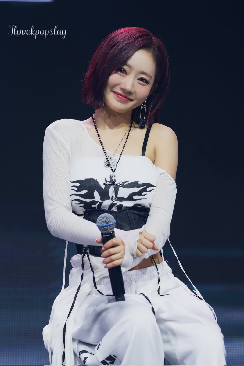 ilovekpopslay's tweet photo. 250609 Kiss of Life showcase
HQ

#Julie #쥴리 #키스오브라이프 #KISSOFLIFE https://t.co/EUj9aFoM7B