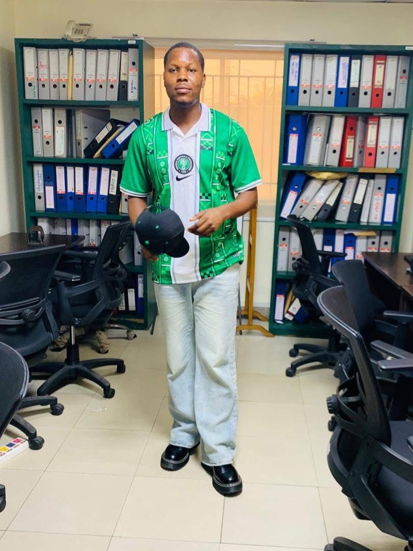 Mho_bolajhi's tweet photo. 7 days gone 🥺 !
My brother is still missing ! !! !!! 
@PoliceNG Please do something you guys !
 You guys haven’t given us any update about the case ! !! 🥺😭
@LouieDi13 @IdrisAOni1 @LagosPoliceNG @OgunPoliceNG @policewatchosun @PoojaMedia @InsideOsogbo @instablog9ja https://t.co/EPkr2BhJjA