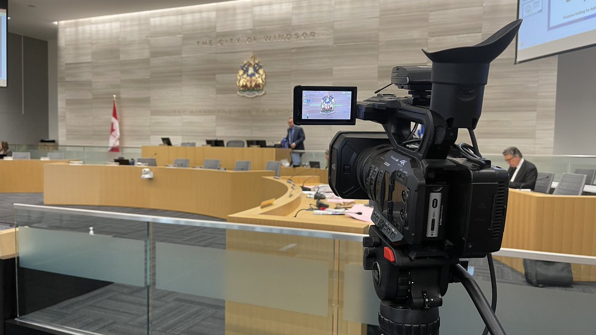 Settling in for a busy day at Windsor City Council — I’m on the City Hall beat this summer.

Items to watch:
🛟 Safety upgrades at Sandpoint
🌳 Support for Ojibway National Urban Park
🥌 Turning the Capri curling rink back to hockey ice

Full roundup tonight on <a href="/CTVWindsor/">CTV Windsor</a>.
