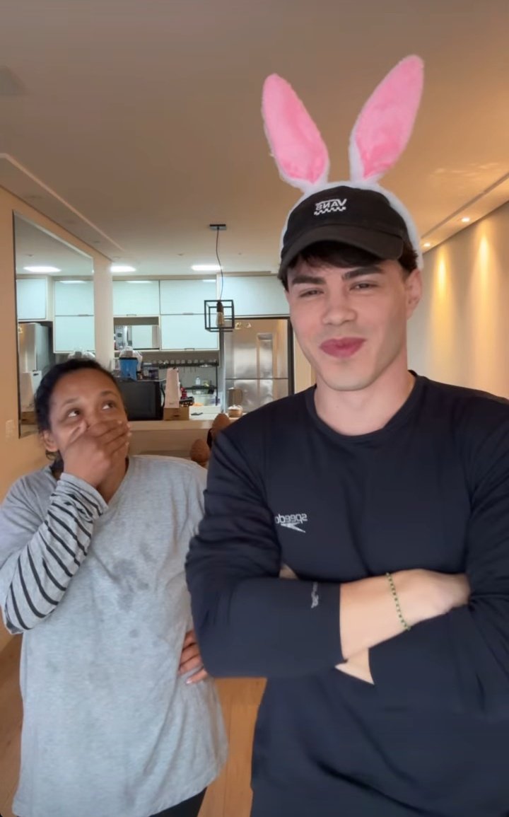 incrível como a ana tá sempre me representando ao olhar pro gustavo