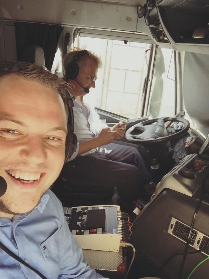 For 9 år siden sad <a href="/ThomasSnnichsen/">Thomas Sønnichsen</a> og jeg i en varm lastbil og kommenterede FIFA på tv2 ♥️