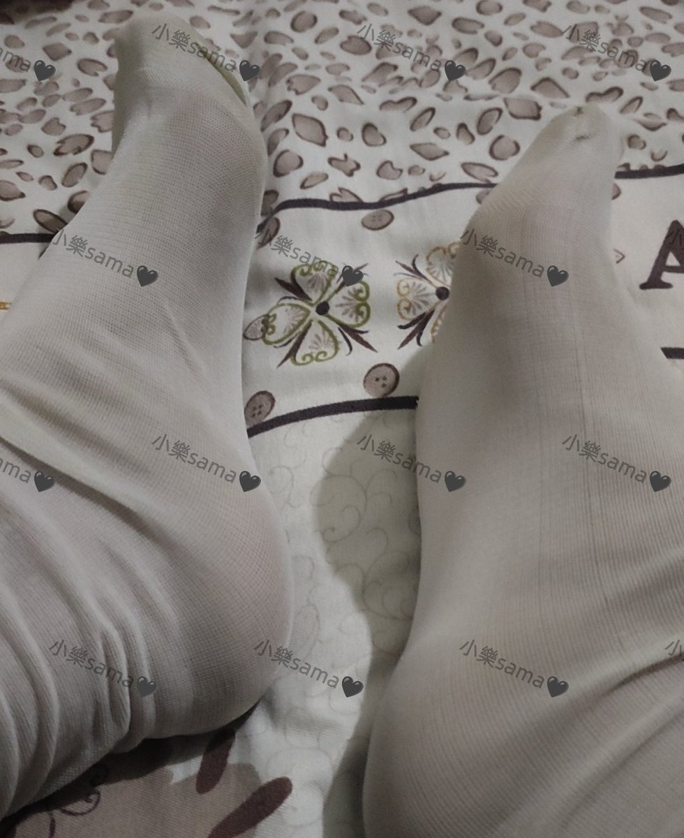 怒走两万步的🦶谁敢闻❓❗

#女S #报销奴 #无脑贡 #男M #小樂sama #人形提款机 #恋足舔脚  #羞辱爆骂 #原味白袜