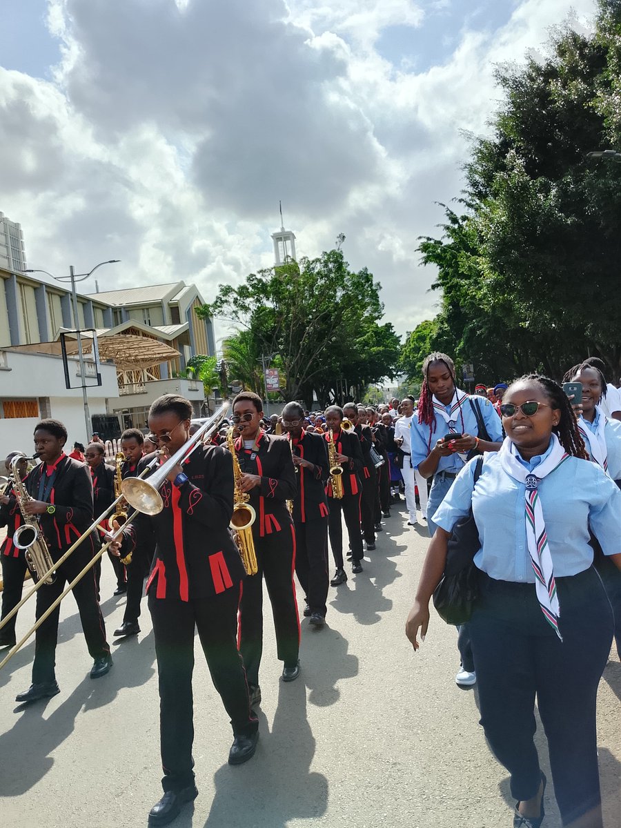 KenyaGirlGuides's tweet image. Together, we championed a cleaner, greener Nairobi by raising awareness and inspiring environmental responsibility. 💚♻

Let’s continue to protect our planet — one step at a time. #WorldEnvironmentDay #KGGA #EnvironmentMatters #SustainableFuture #GreenNairobi