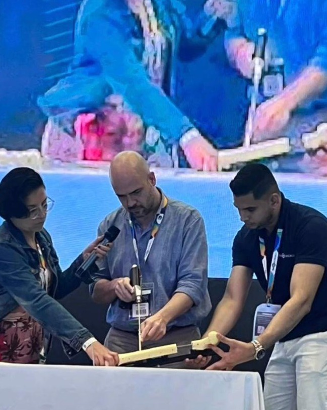 Hospital Alma Máter de Antioquia (@hospalmamater) on Twitter photo #AsíSomos En el marco del 70.º Congreso Nacional de Ortopedia y Traumatología de <a href="/SCCOTCOLOMBIA/">Sociedad Colombiana de Ortopedia (SCCOT)</a>, dos de nuestros especialistas 🦴 fueron protagonistas en uno de los eventos más relevantes del país en esta especialidad.
El Dr. César Augusto Gil, ortopedista infantil, presentó la #AsíSomos En el marco del 70.º Congreso Nacional de Ortopedia y Traumatología de <a href="/SCCOTCOLOMBIA/">Sociedad Colombiana de Ortopedia (SCCOT)</a>, dos de nuestros especialistas 🦴 fueron protagonistas en uno de los eventos más relevantes del país en esta especialidad.
El Dr. César Augusto Gil, ortopedista infantil, presentó la