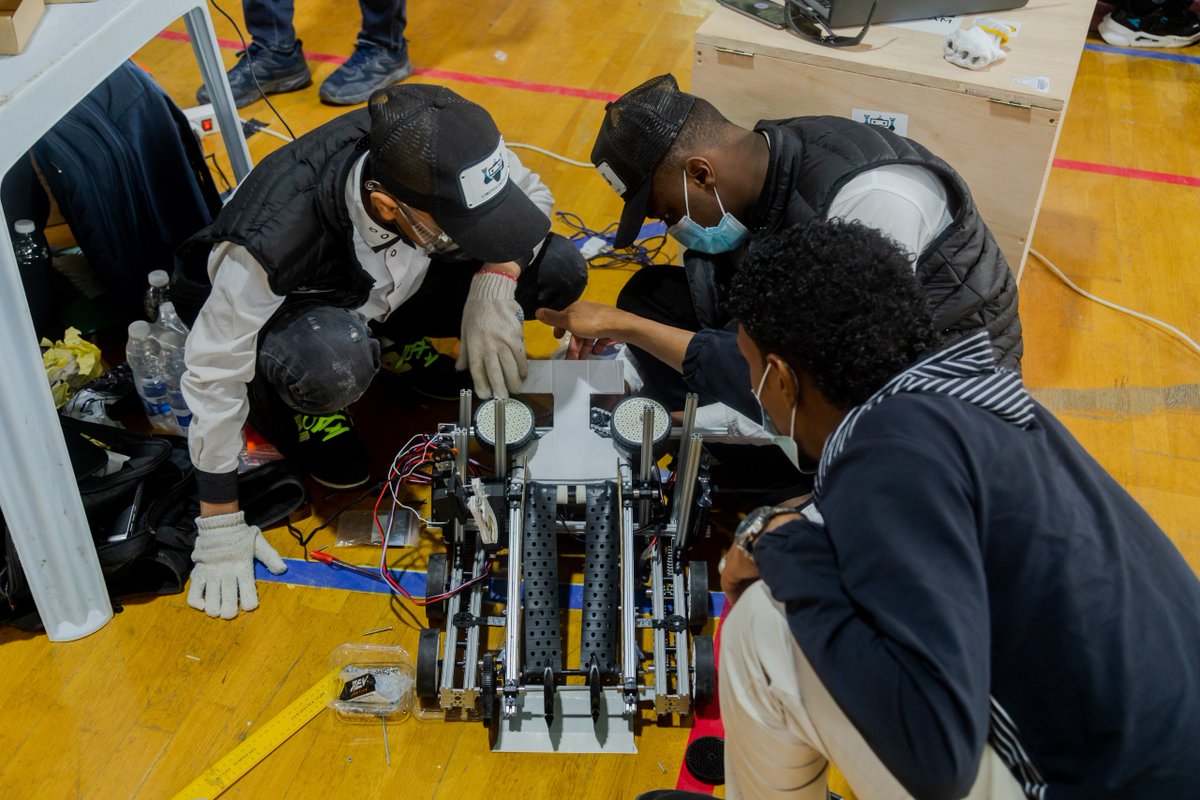 ذكريات لا تُنسى وإنجازات تُحفر في الذاكرة 🤖❤.
قبل المضي قدمًا في أحداثنا، دعونا نشارككم لحظاتٍ سابقة مهمة من الموسم 2020-2021 لتصفيات طرابلس - من برنامج تحدي الفيرست للتكنولوجيا ليبيا، والتي كانت كانت عمادًا لنجاح أبطالنا اليوم 🦾.
#أكثر_من_روبوتات والرحلة لا تزال مستمرة ✨.