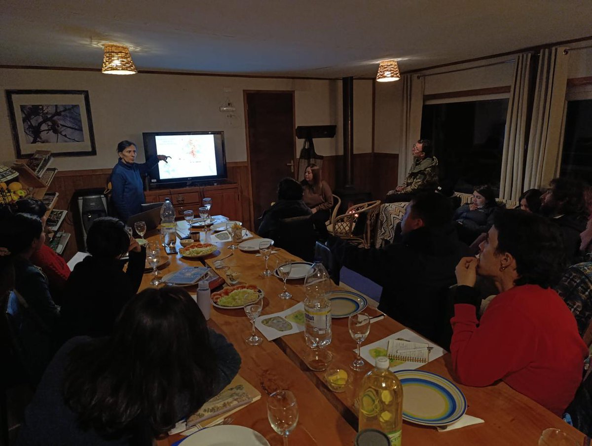 Compartimos algunas fotográfias del I Curso Práctico sobre Ecología y Conservación en Humedales Ribereños y de Bosques Pantanosos realizados en el Humedal de Trumao, Río Bueno 

Un aprendizaje transversal con un equipo académico destacado y un grupo de estudiantes espectacular