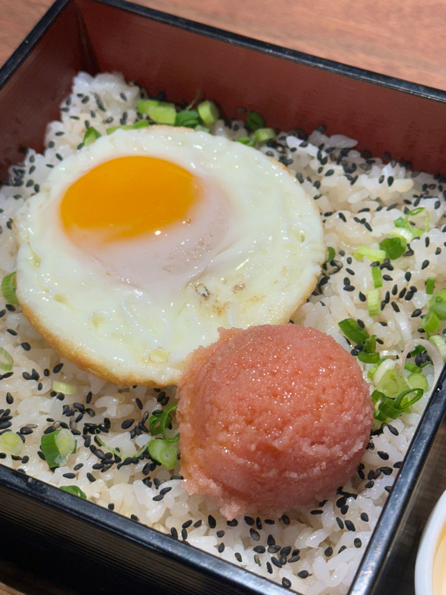 종로 명란식당

스팸 아보카도 명란 오니기리 (무조건)
명란밥 🍚

오니기리를 반드시 시키셔야만, 밥이 고슬고슬하고 명란이 진짜 맛있어요🥹