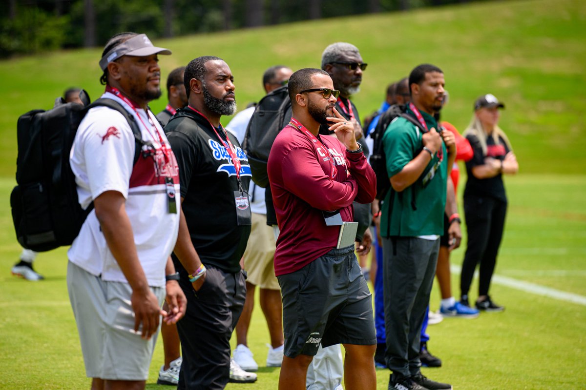 FalconsCR's tweet image. The Atlanta Falcons hosted more than 50 high school coaches from across the state at the annual High School Football Coaches Huddle! Coaches had the opportunity to watch practice and hear from the Falcons’ coaching staff. #thisishsfootball